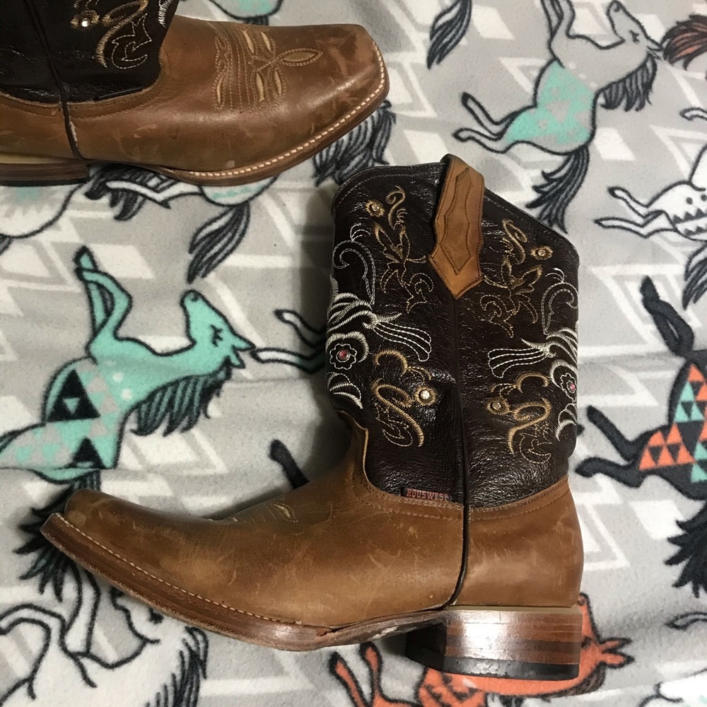 Boots - Picture 2 of 3